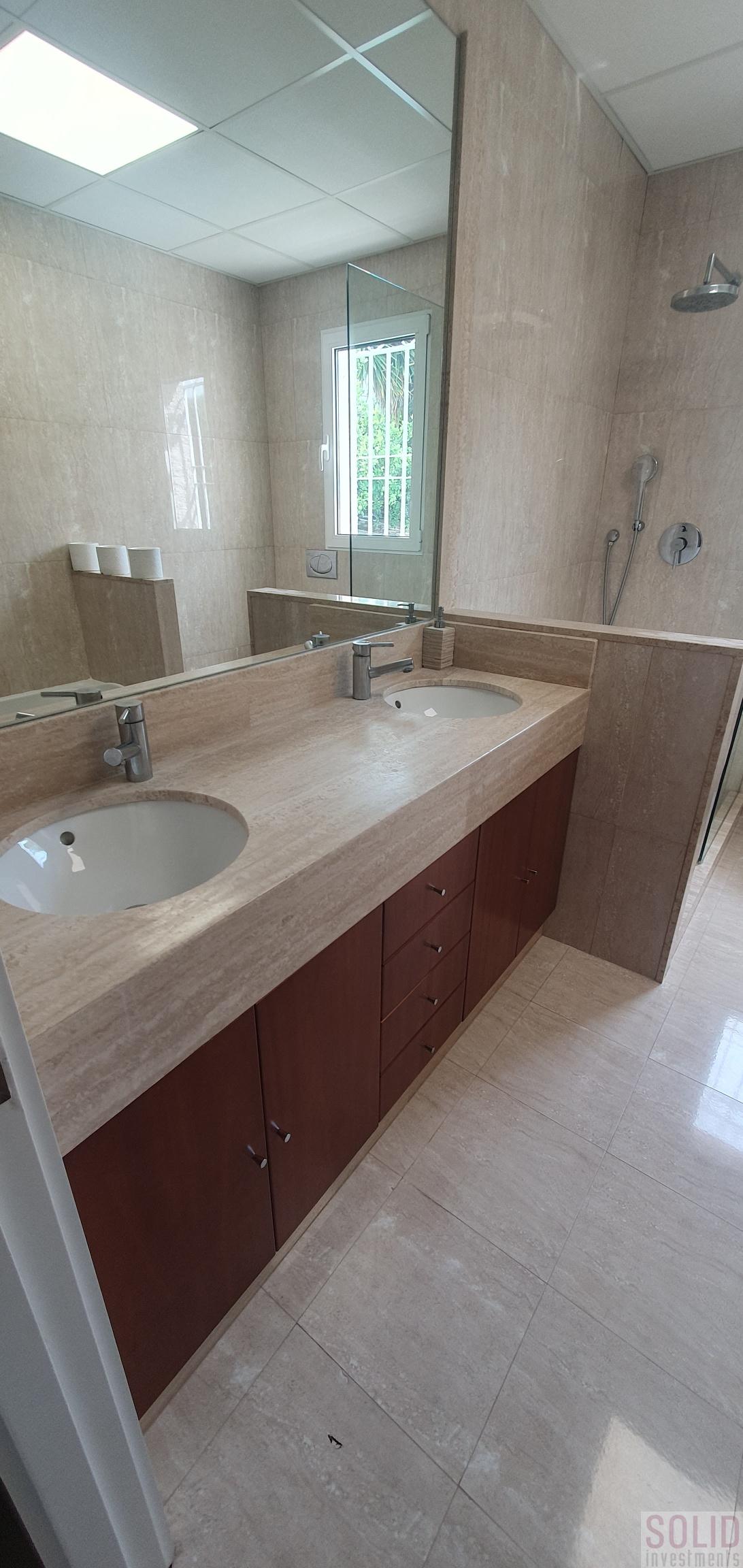 For rent of villa in Valencia