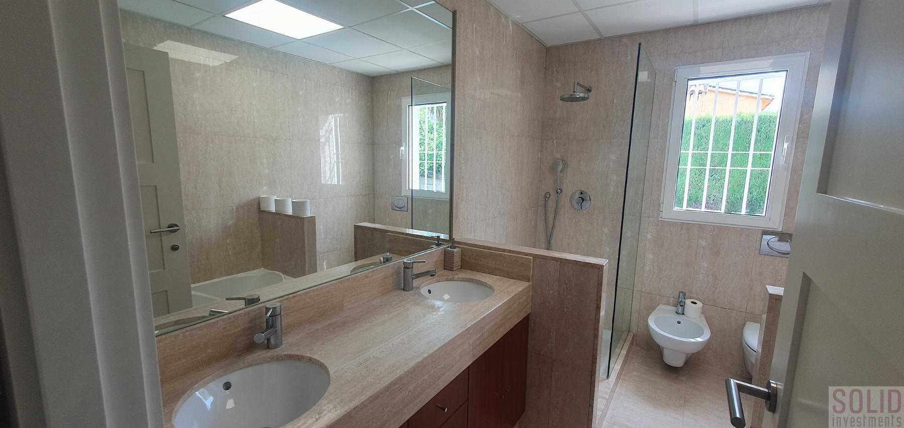 For rent of villa in Valencia