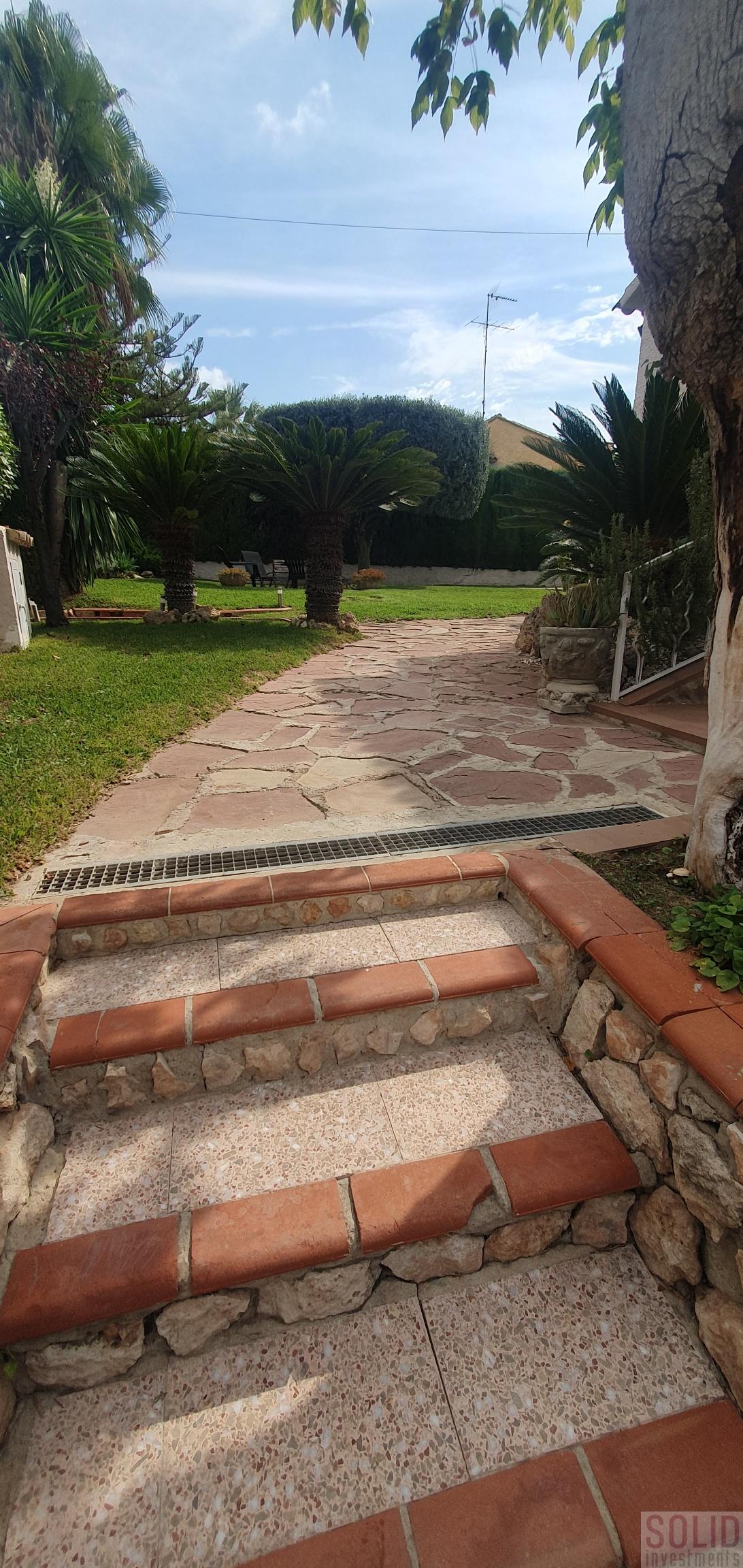 For rent of villa in Valencia