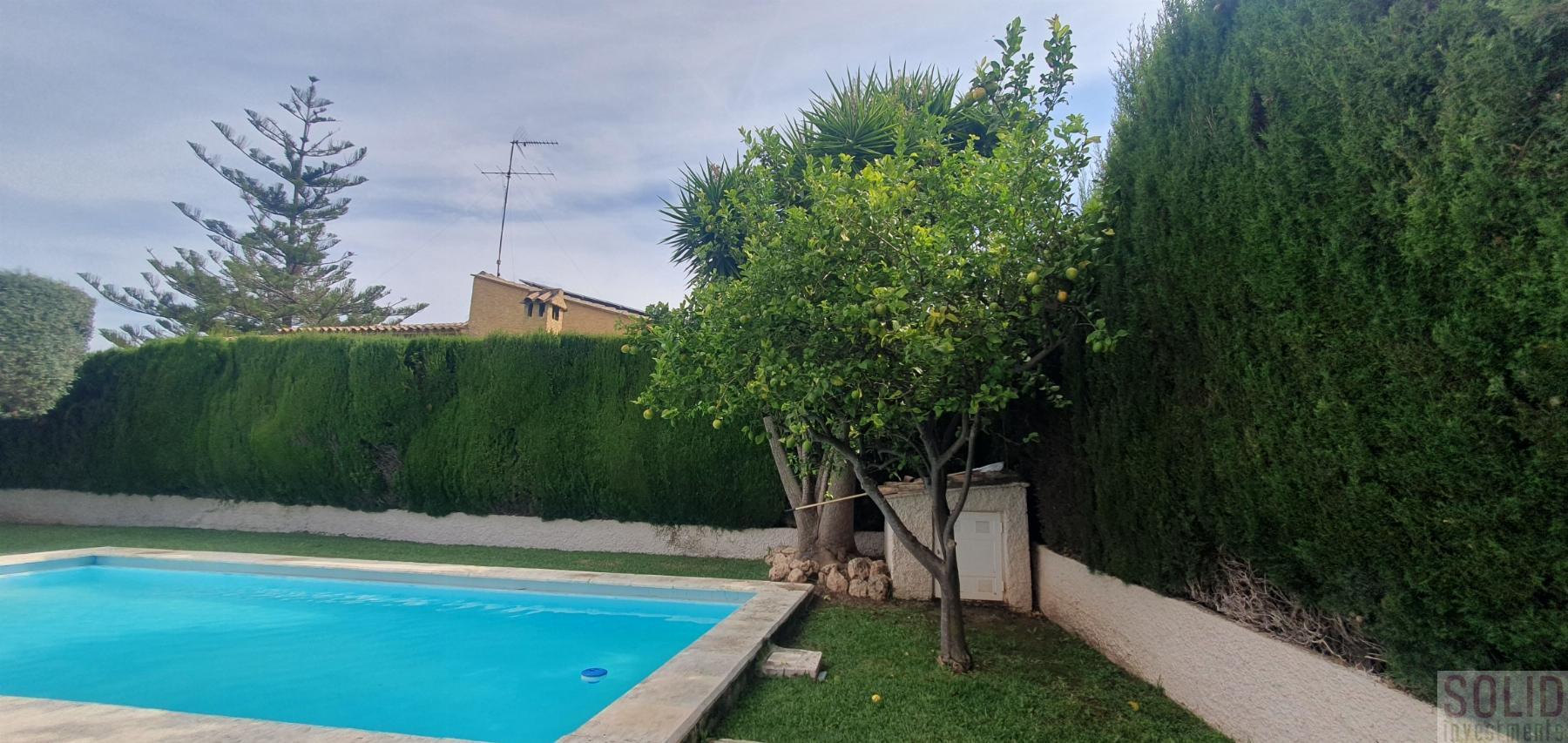 For rent of villa in Valencia
