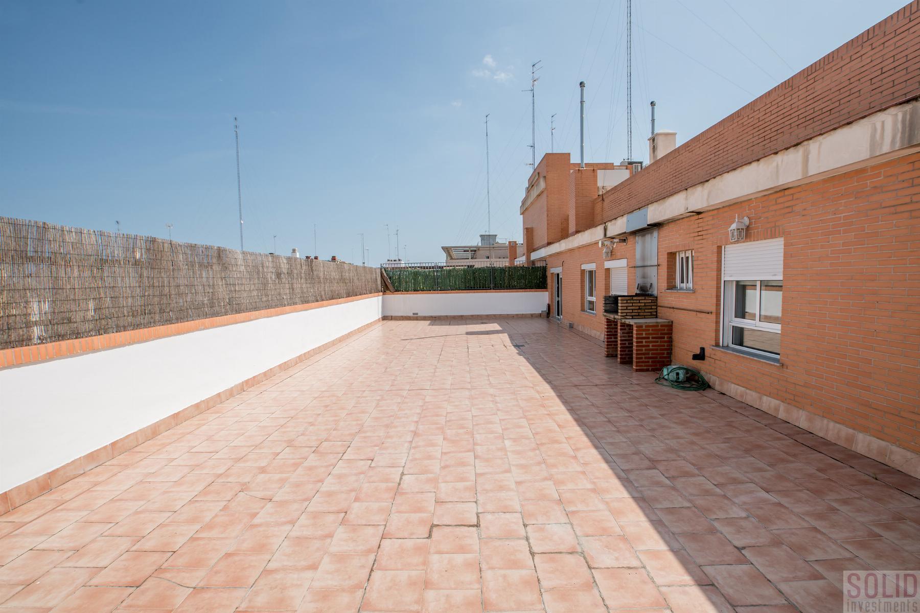 For sale of penthouse in Valencia