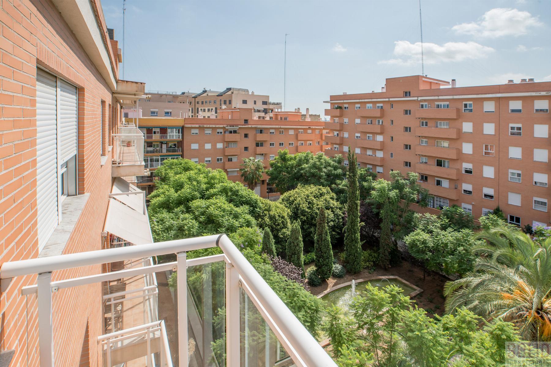 For sale of penthouse in Valencia