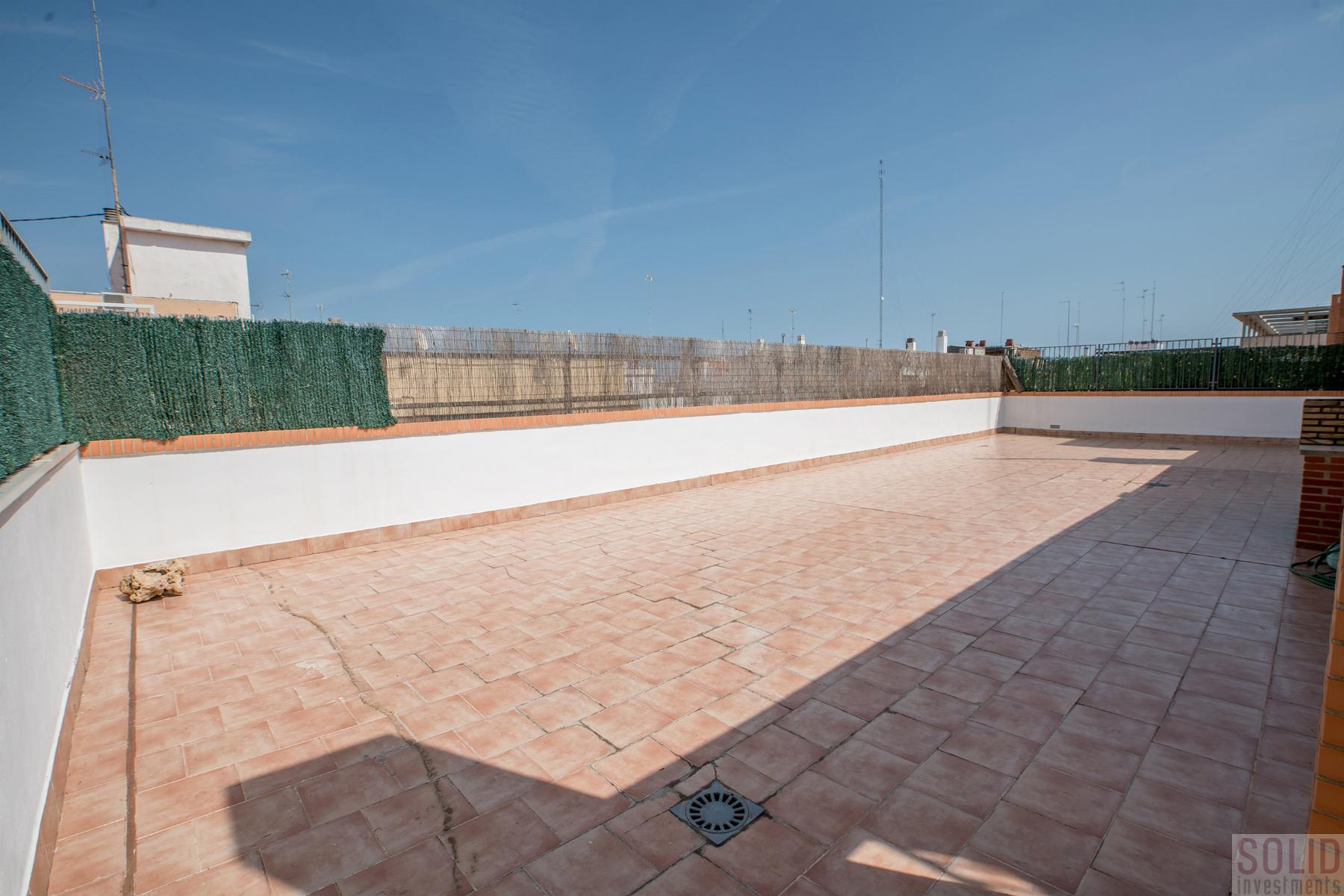 For sale of penthouse in Valencia