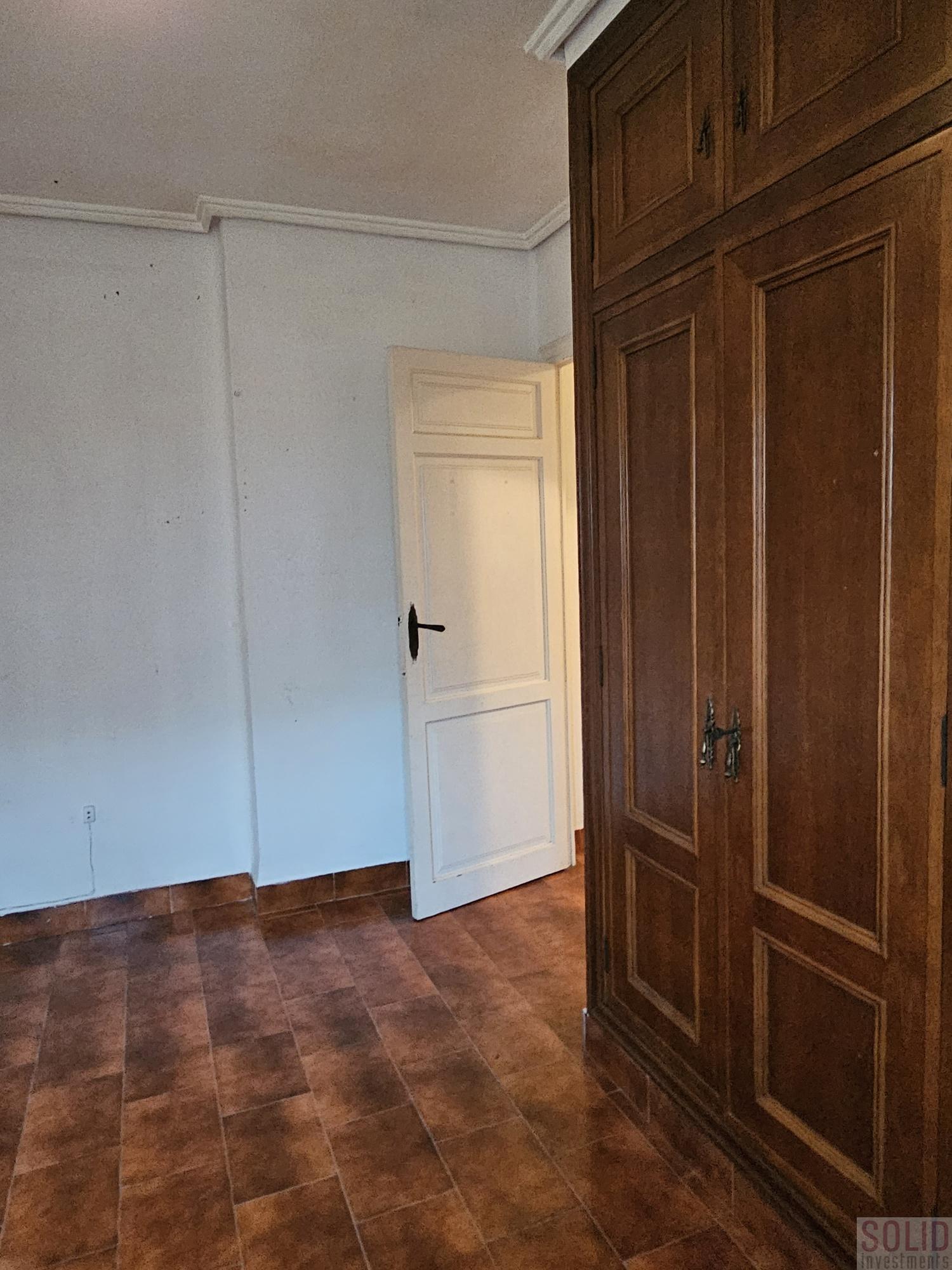 For sale of flat in Valencia