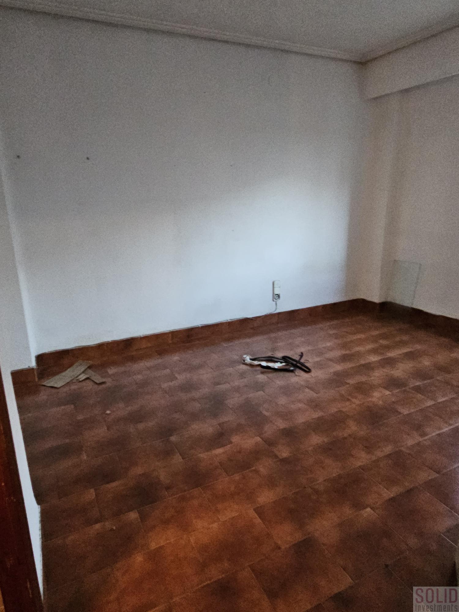 For sale of flat in Valencia