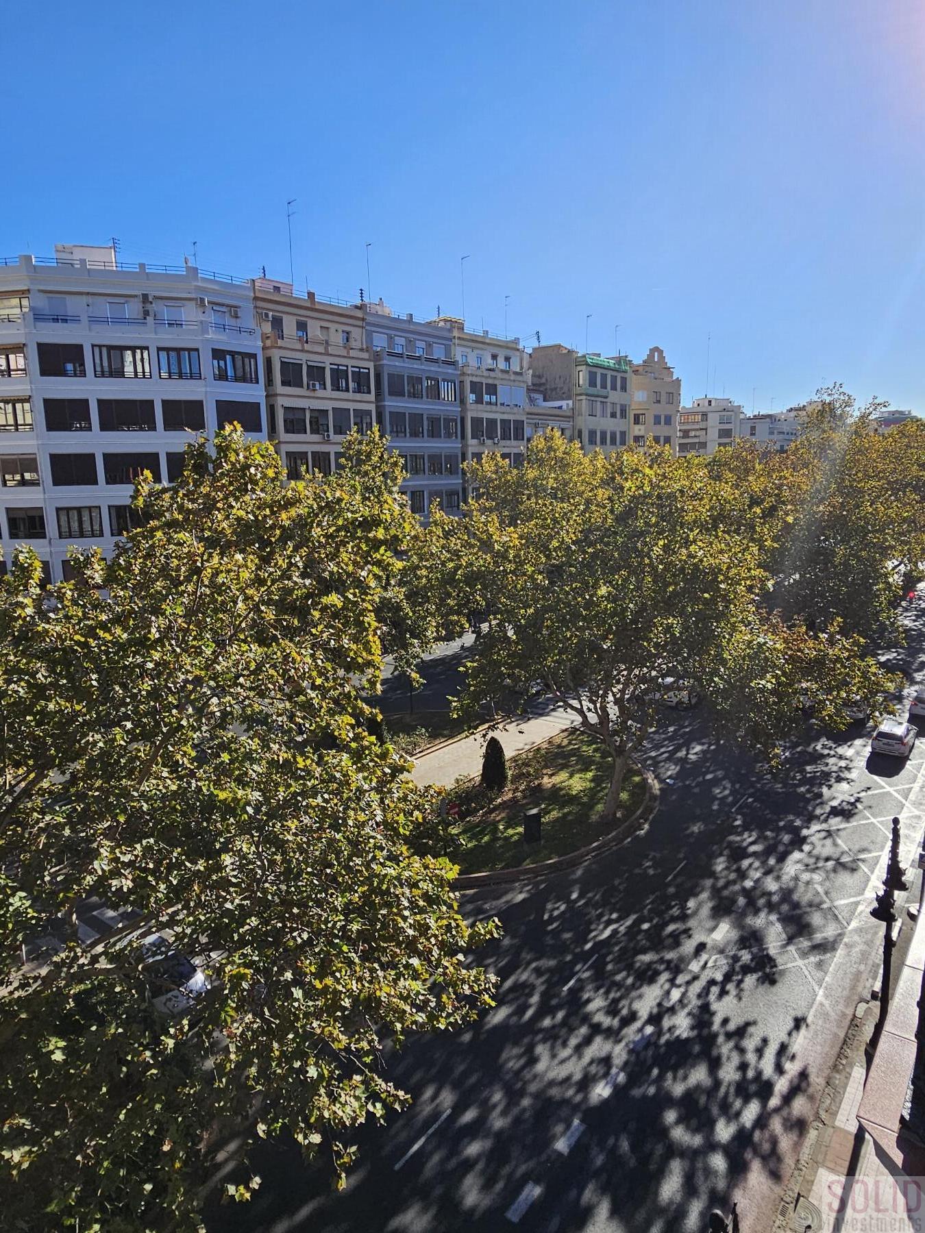 For sale of flat in Valencia