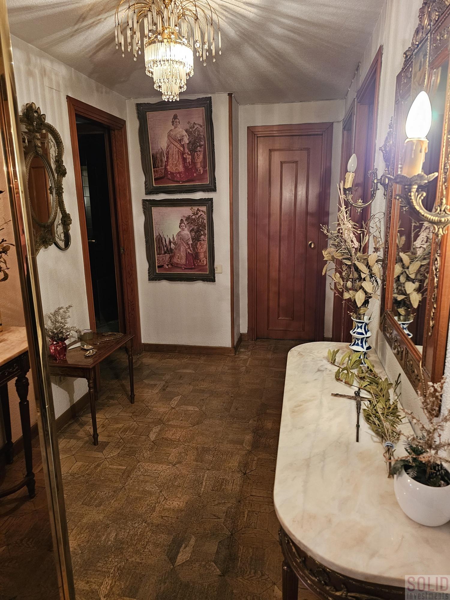 For sale of flat in Valencia