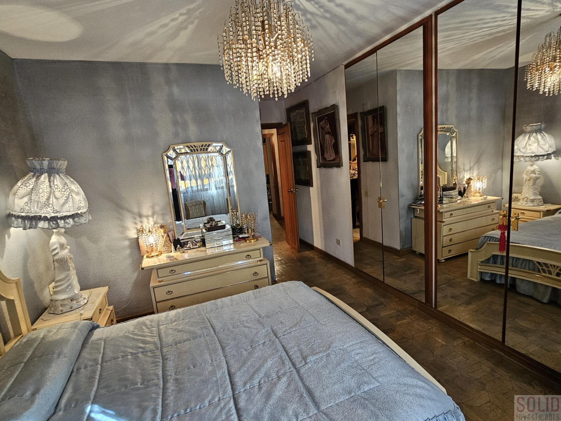 For sale of flat in Valencia