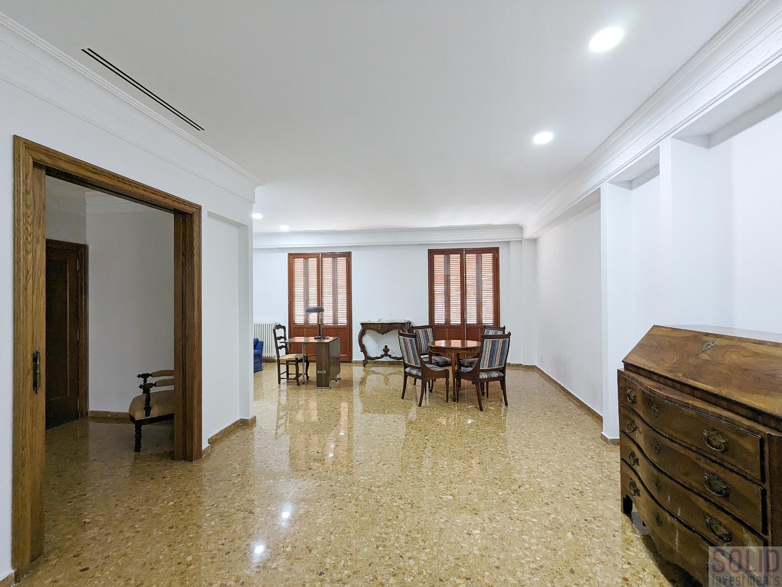 For sale of flat in Valencia