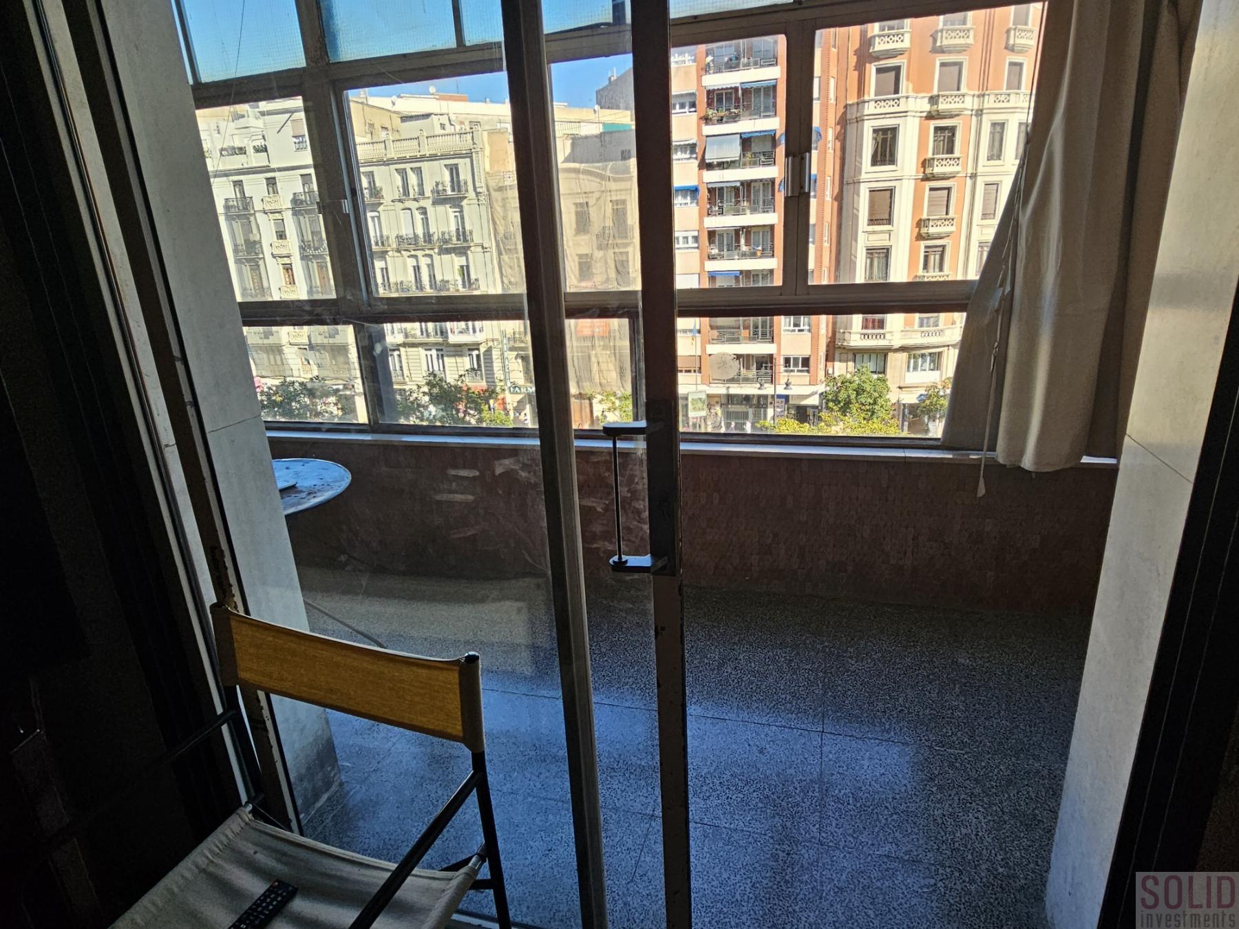 For sale of flat in Valencia