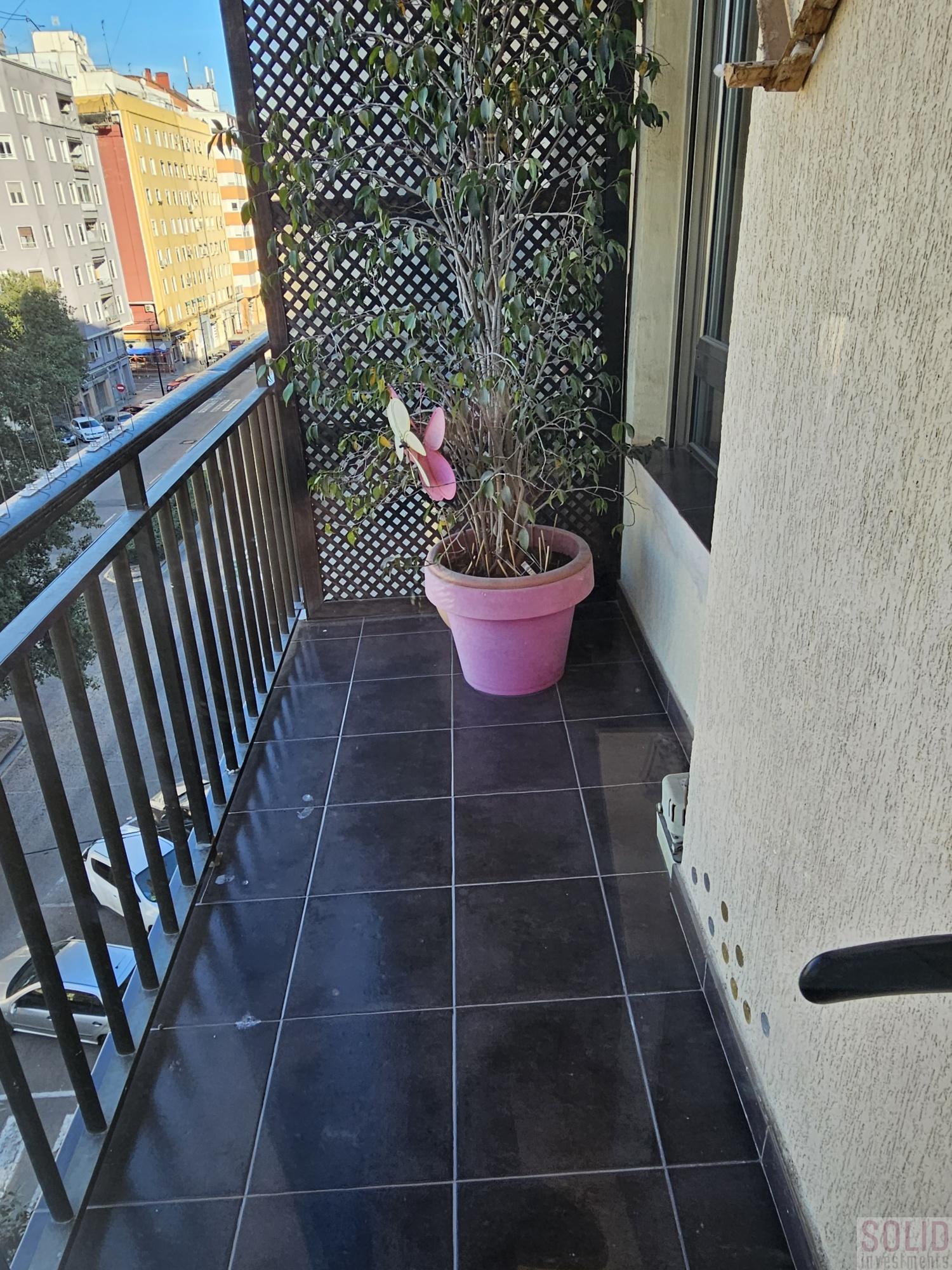 For sale of flat in Valencia