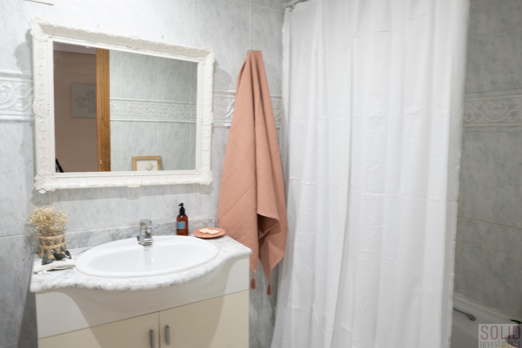 For sale of flat in Valencia