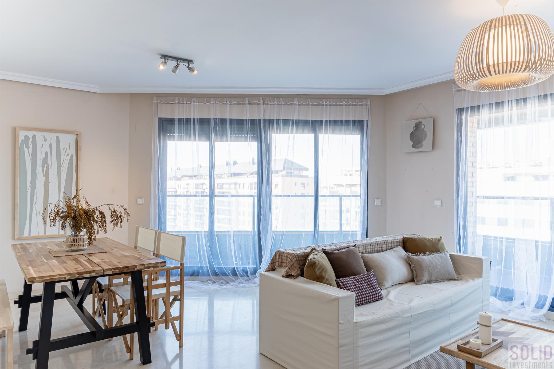 For sale of flat in Valencia