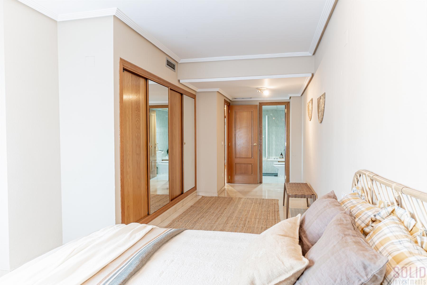 For sale of flat in Valencia