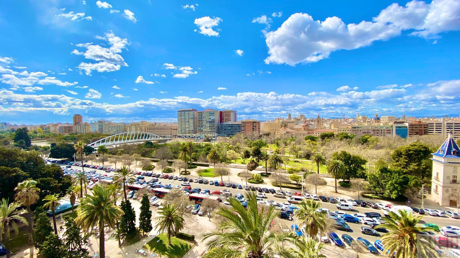 For sale of flat in Valencia