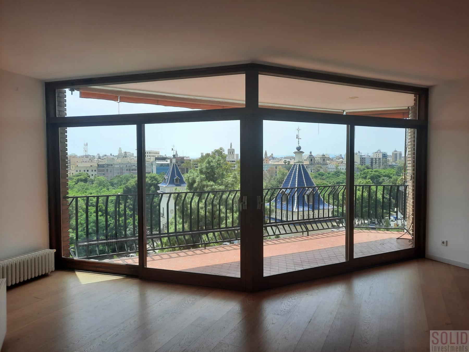 For sale of flat in Valencia