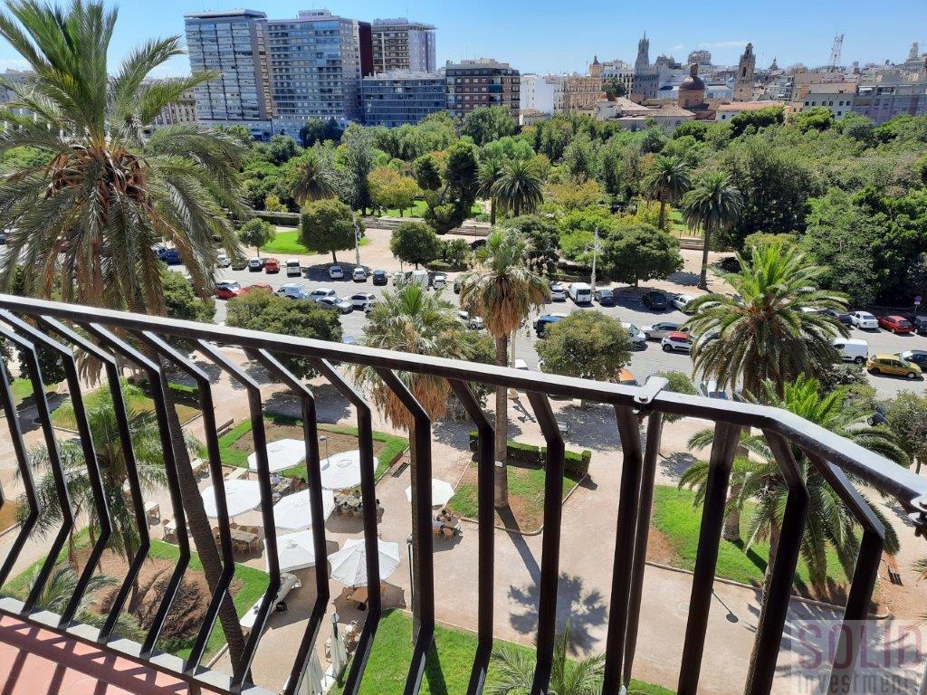 For sale of flat in Valencia