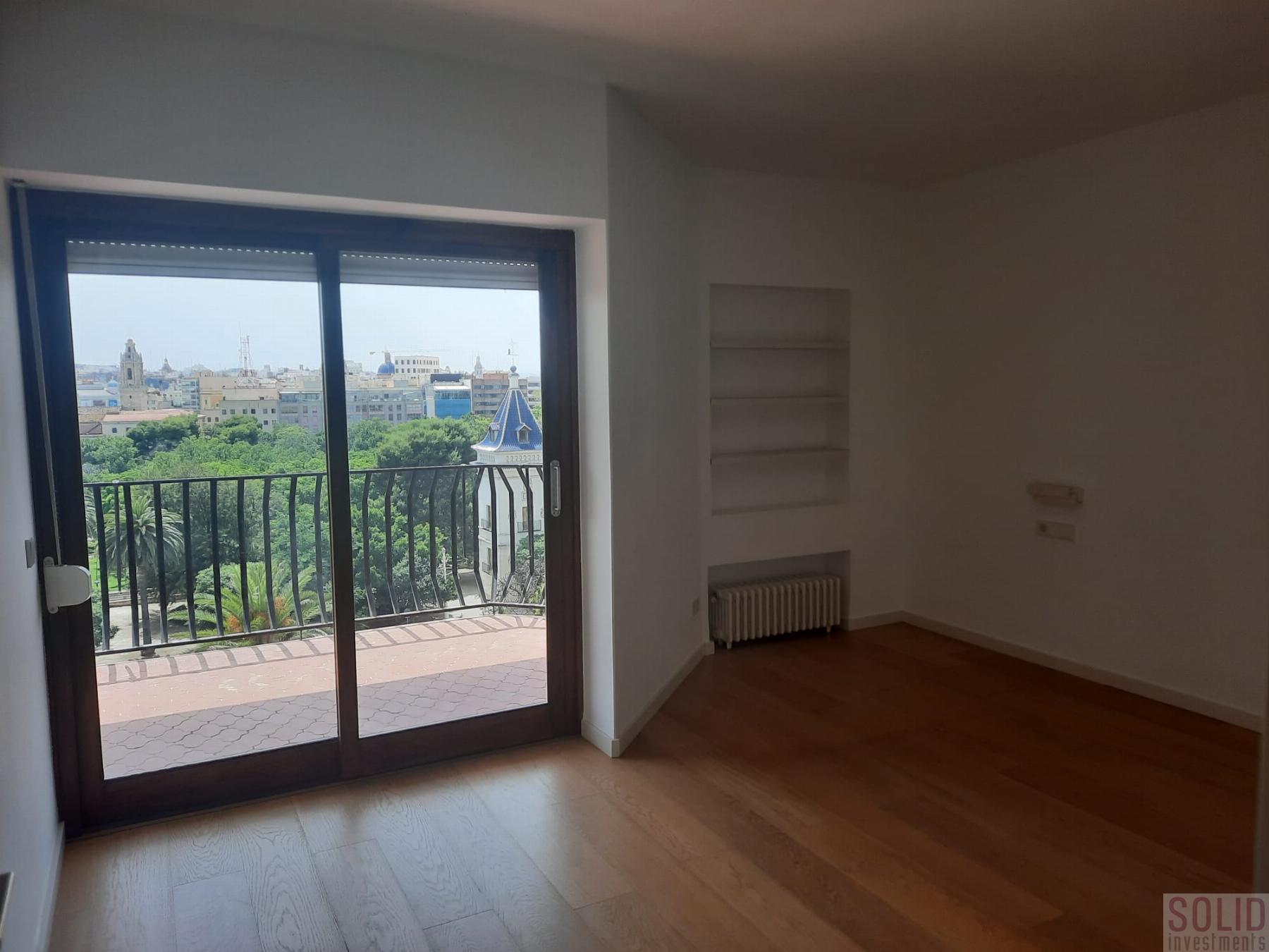 For sale of flat in Valencia