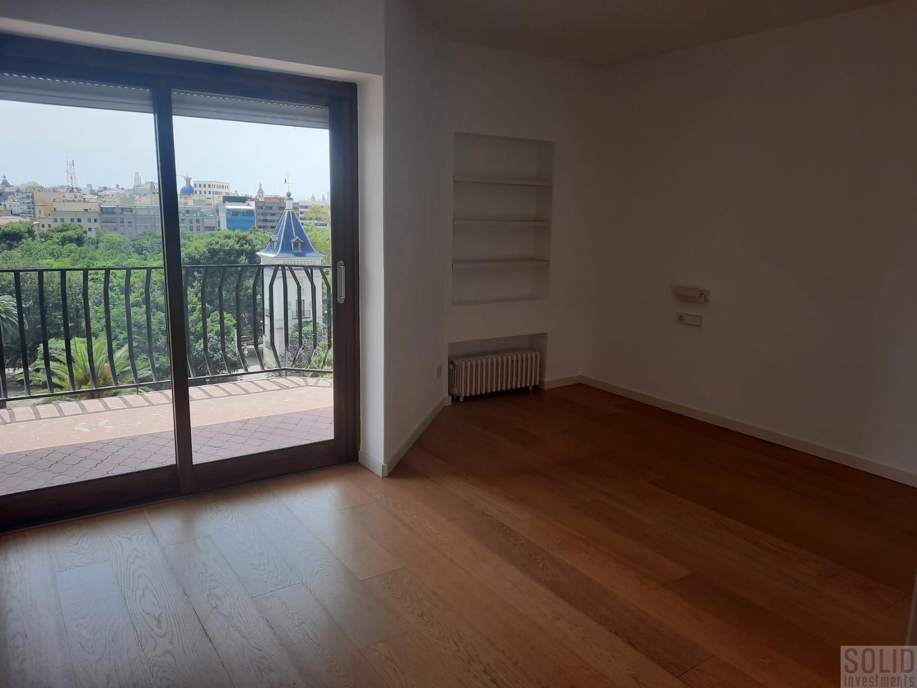 For sale of flat in Valencia