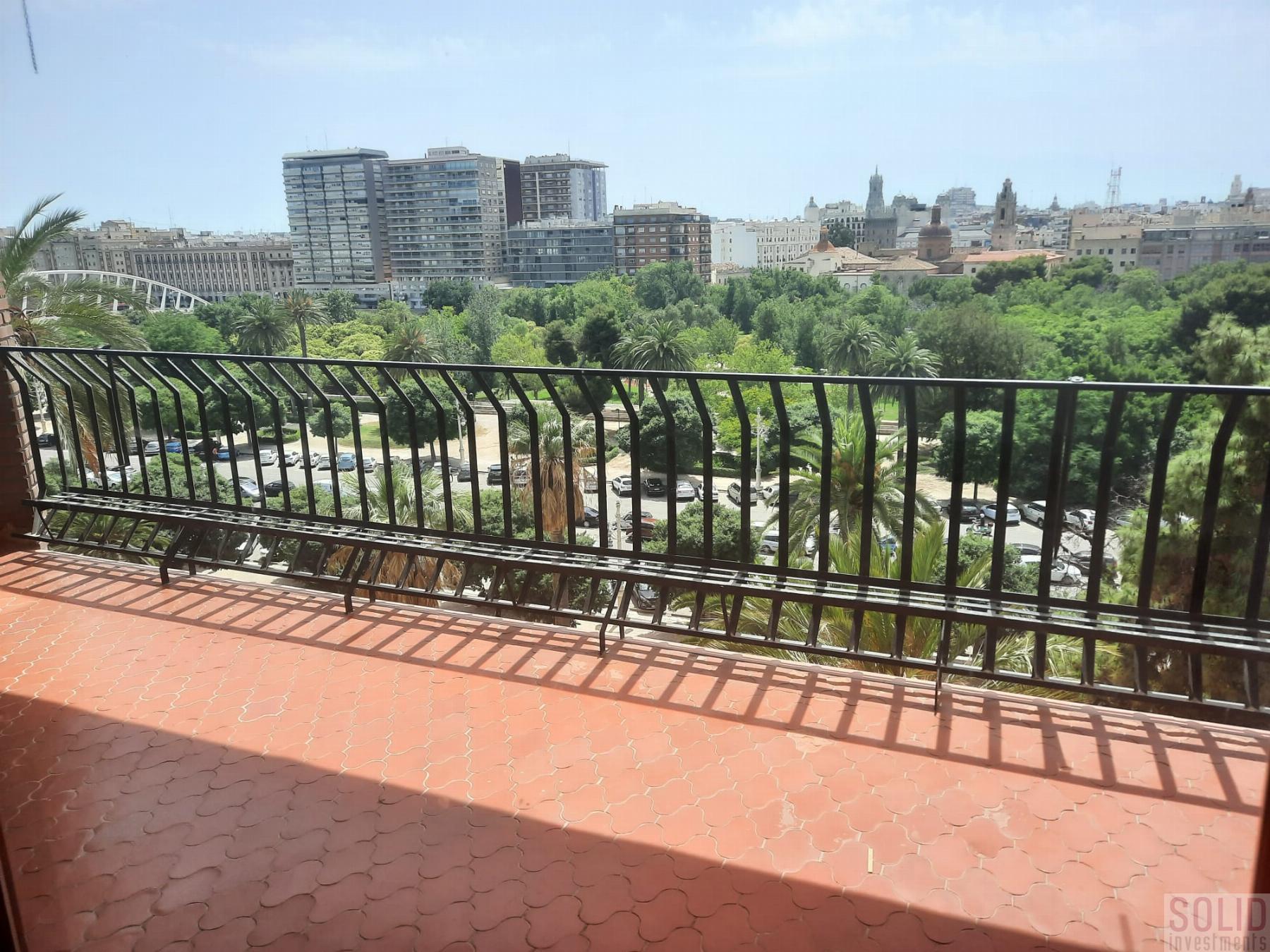 For sale of flat in Valencia