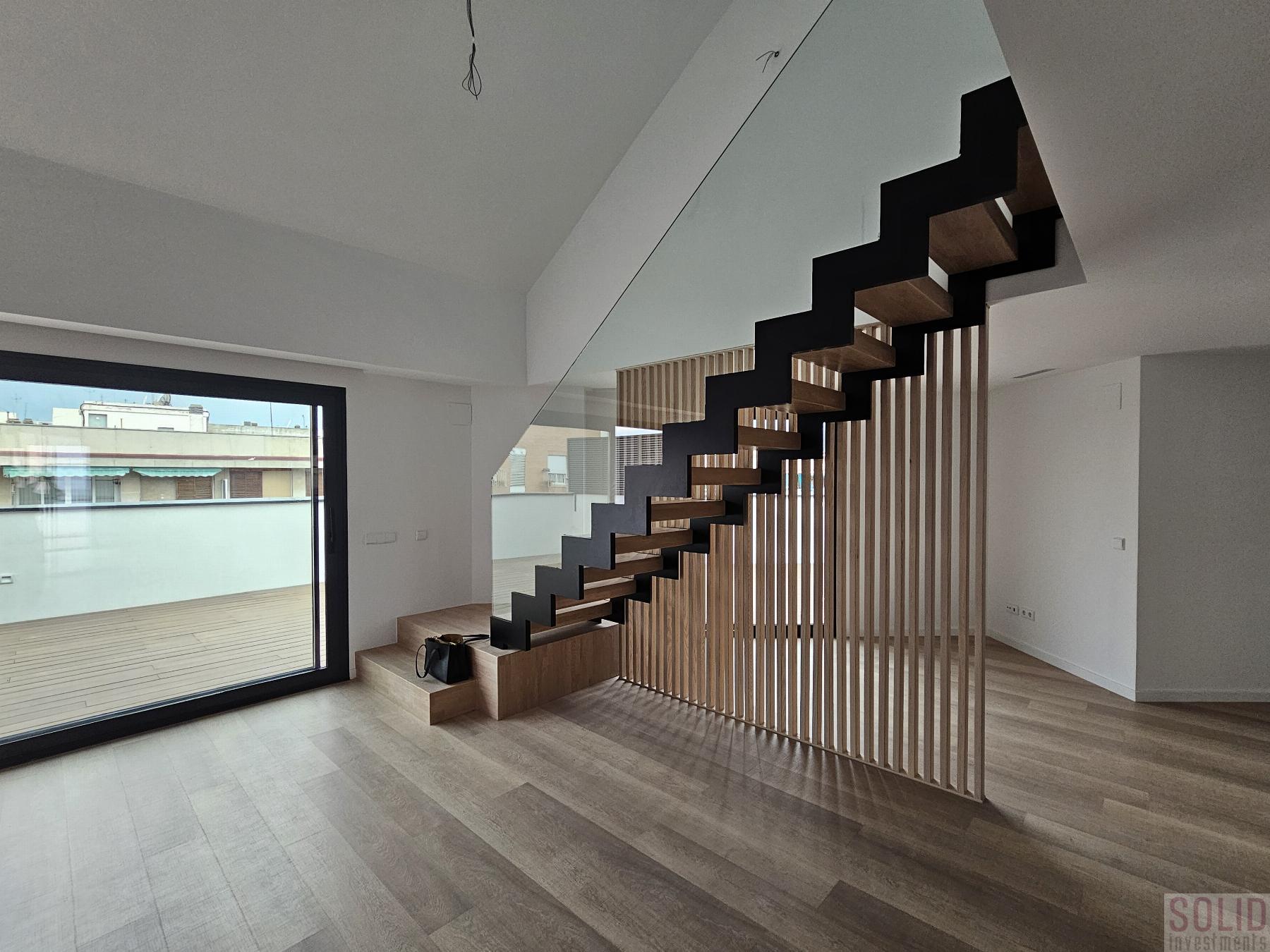 For sale of penthouse in Valencia