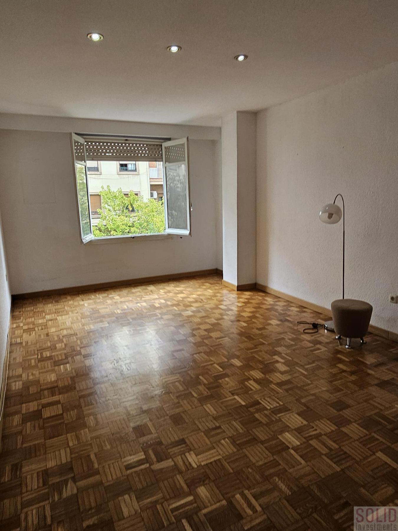 For sale of flat in Valencia