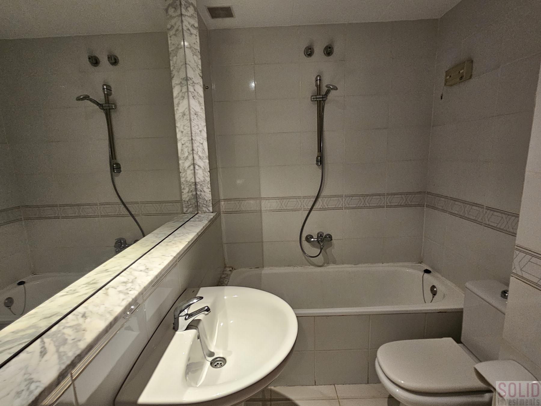 For sale of flat in Valencia