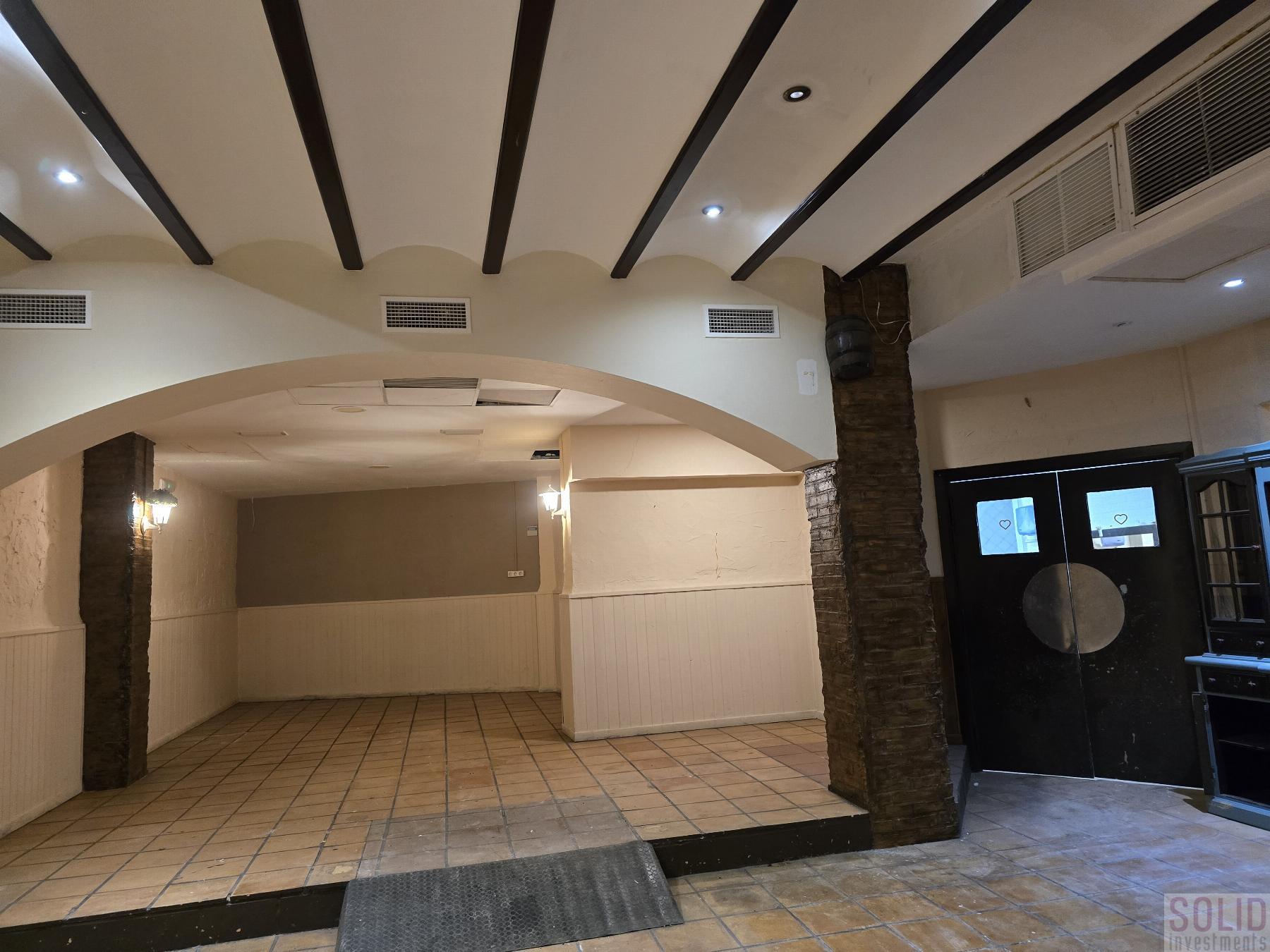 For sale of commercial in Valencia