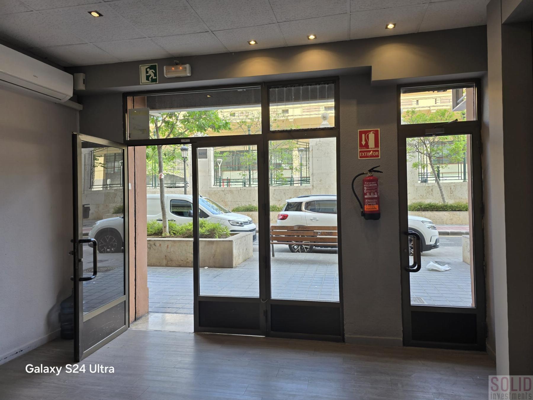 For rent of commercial in Valencia