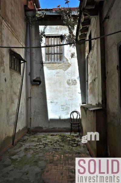 For sale of building in Valencia
