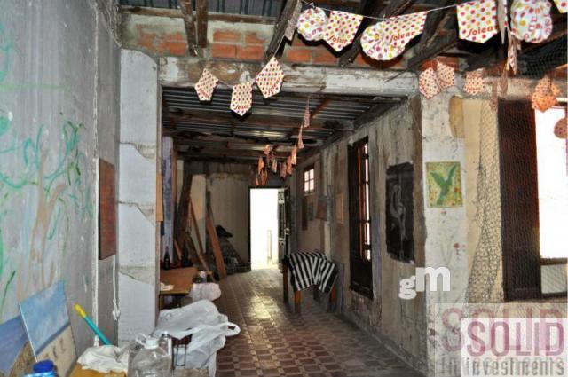 For sale of building in Valencia