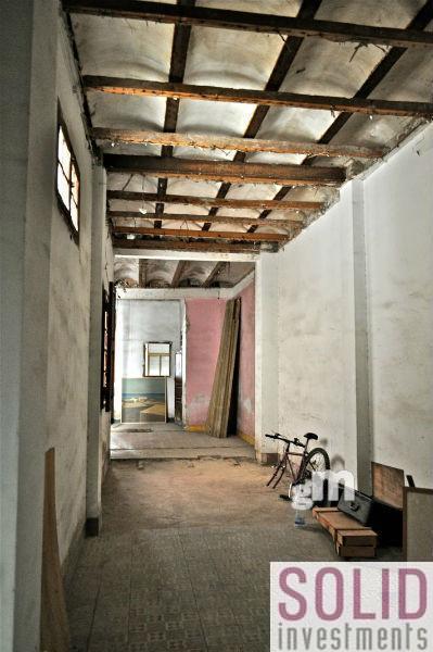 For sale of building in Valencia