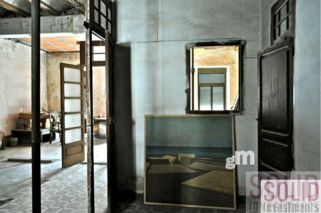For sale of building in Valencia