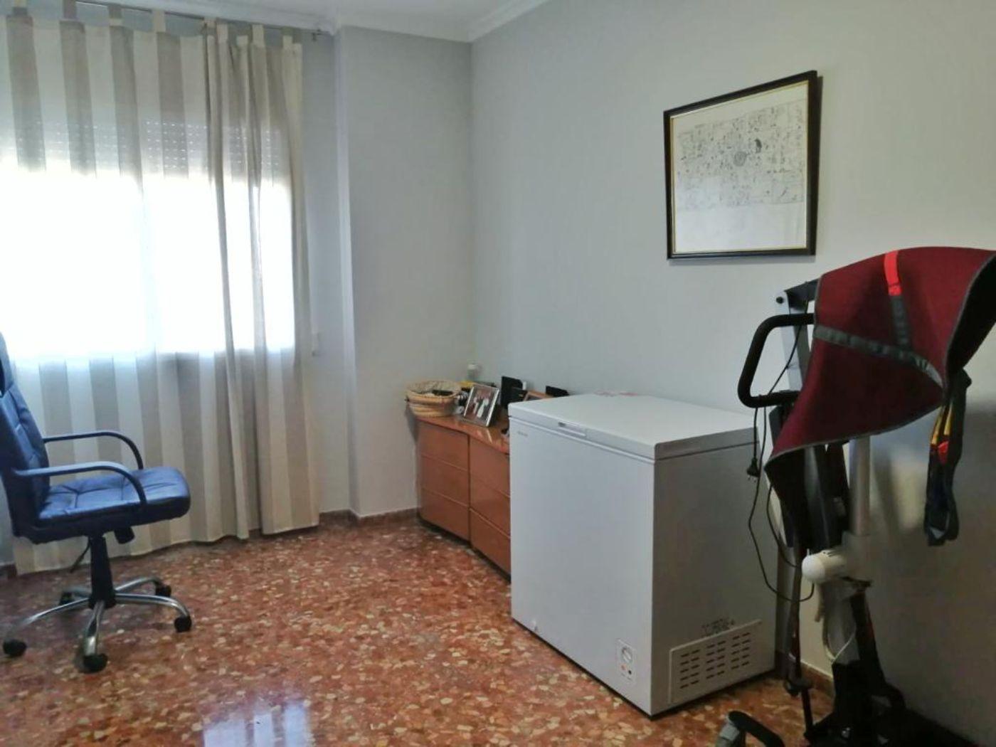 For sale of house in Cheste