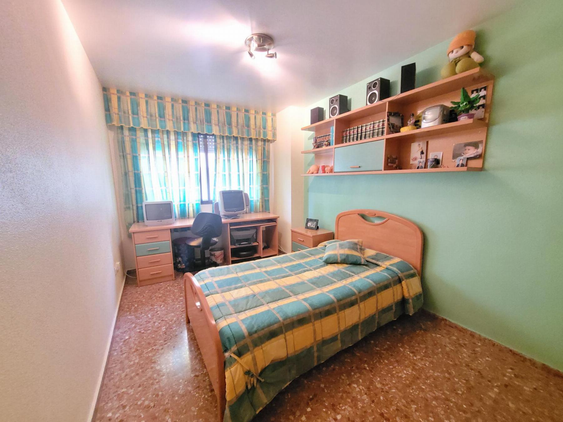 For sale of flat in Cheste