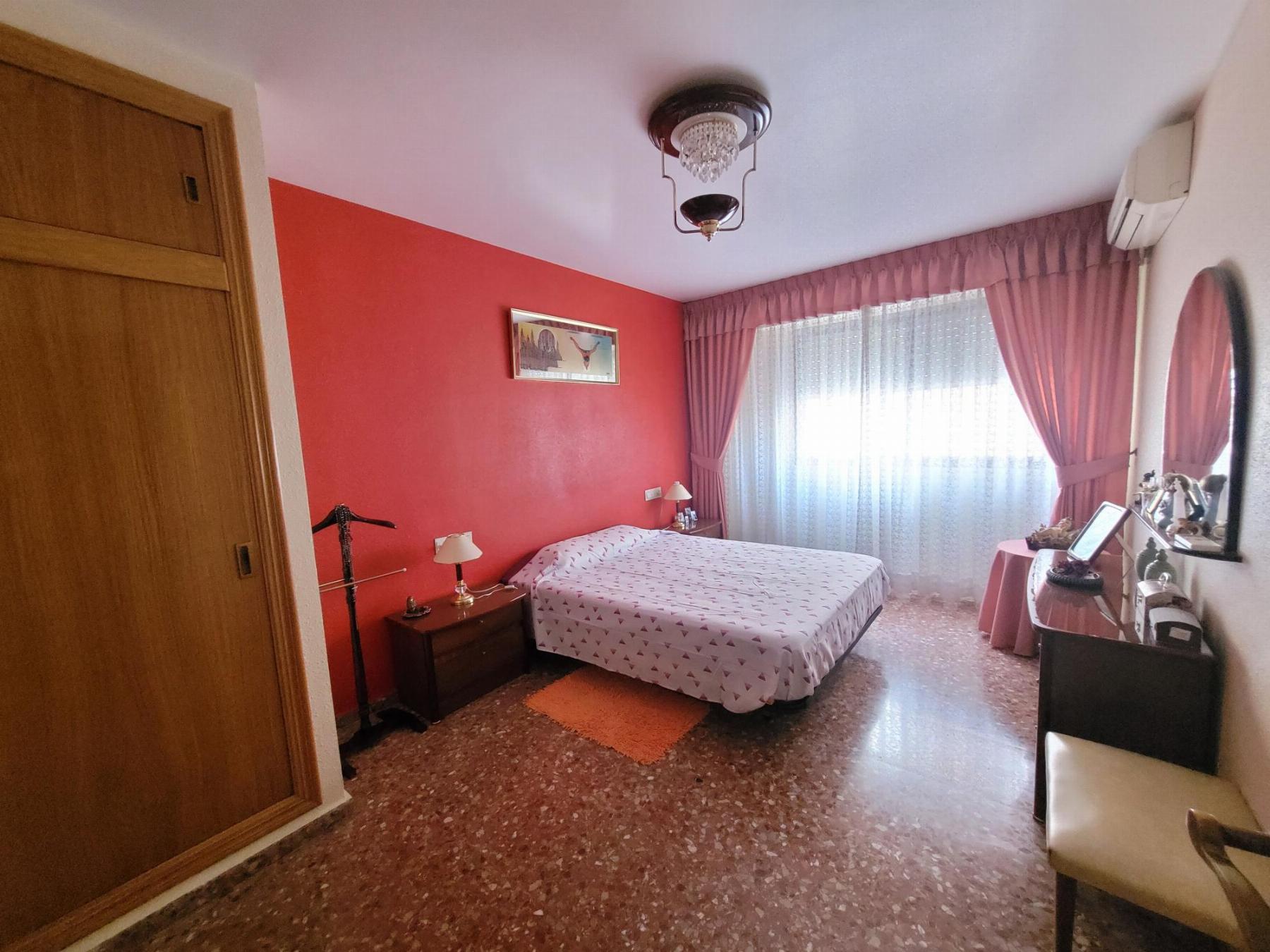 For sale of flat in Cheste