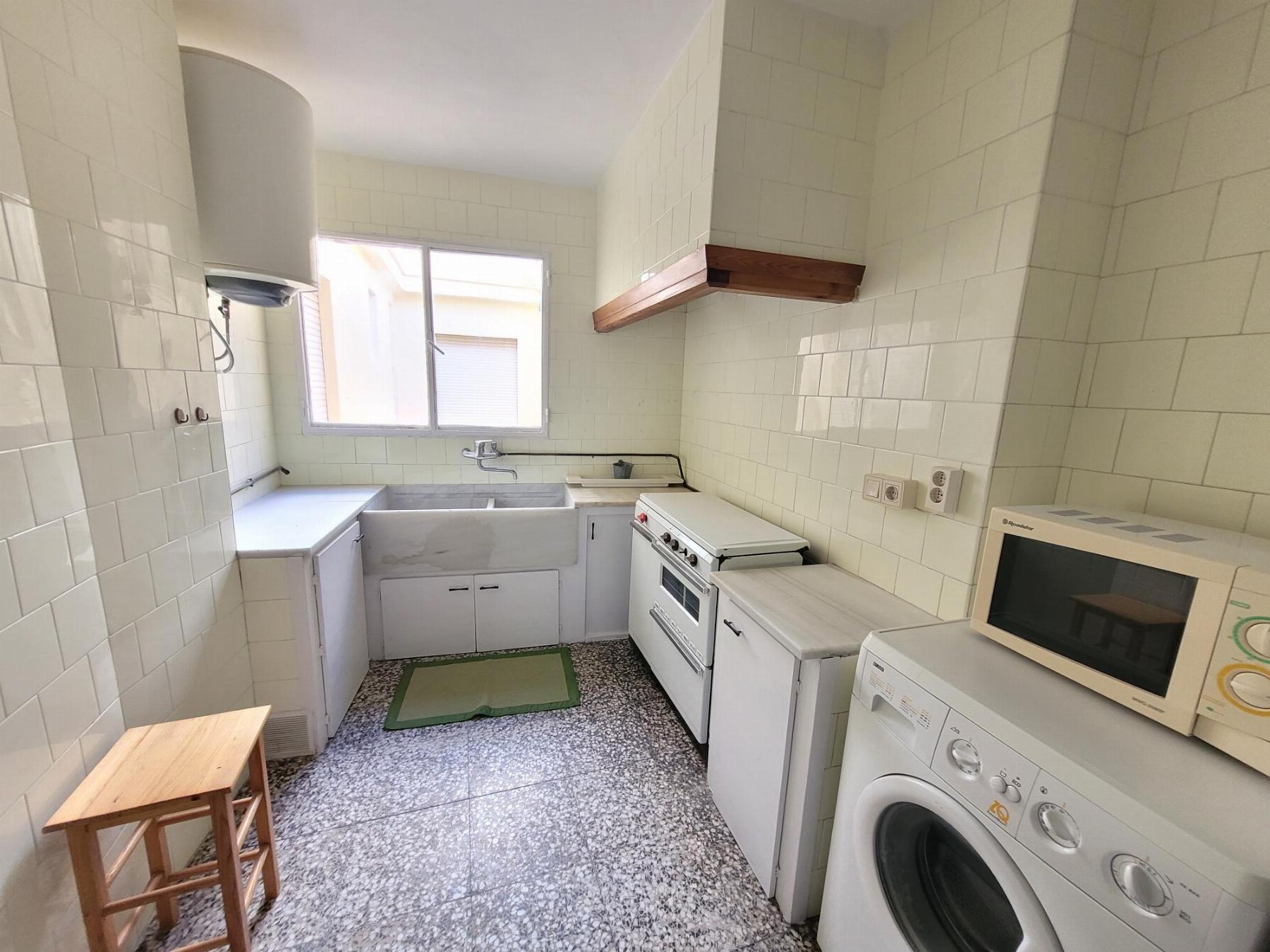 For sale of building in Cheste