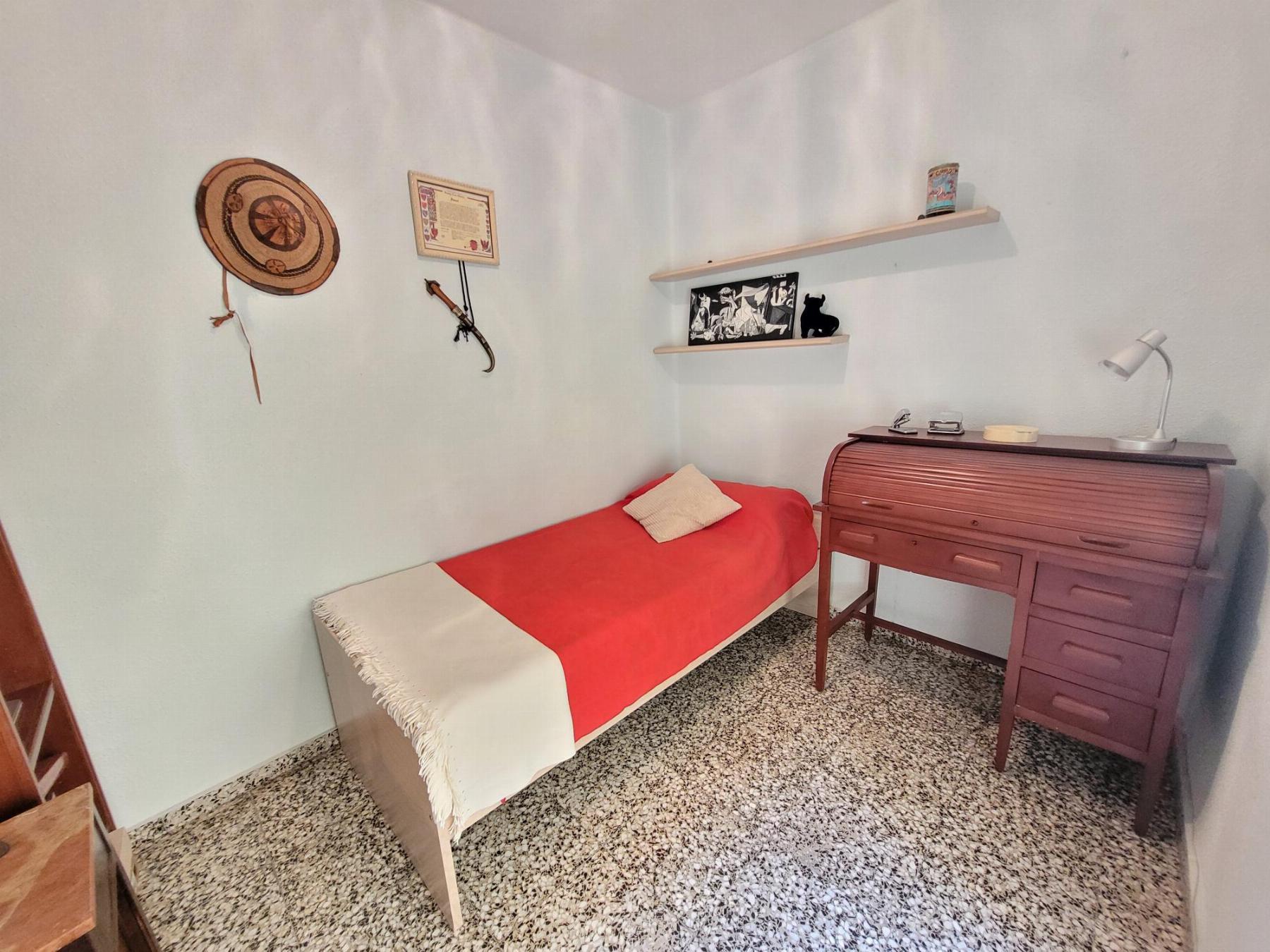 For sale of building in Cheste
