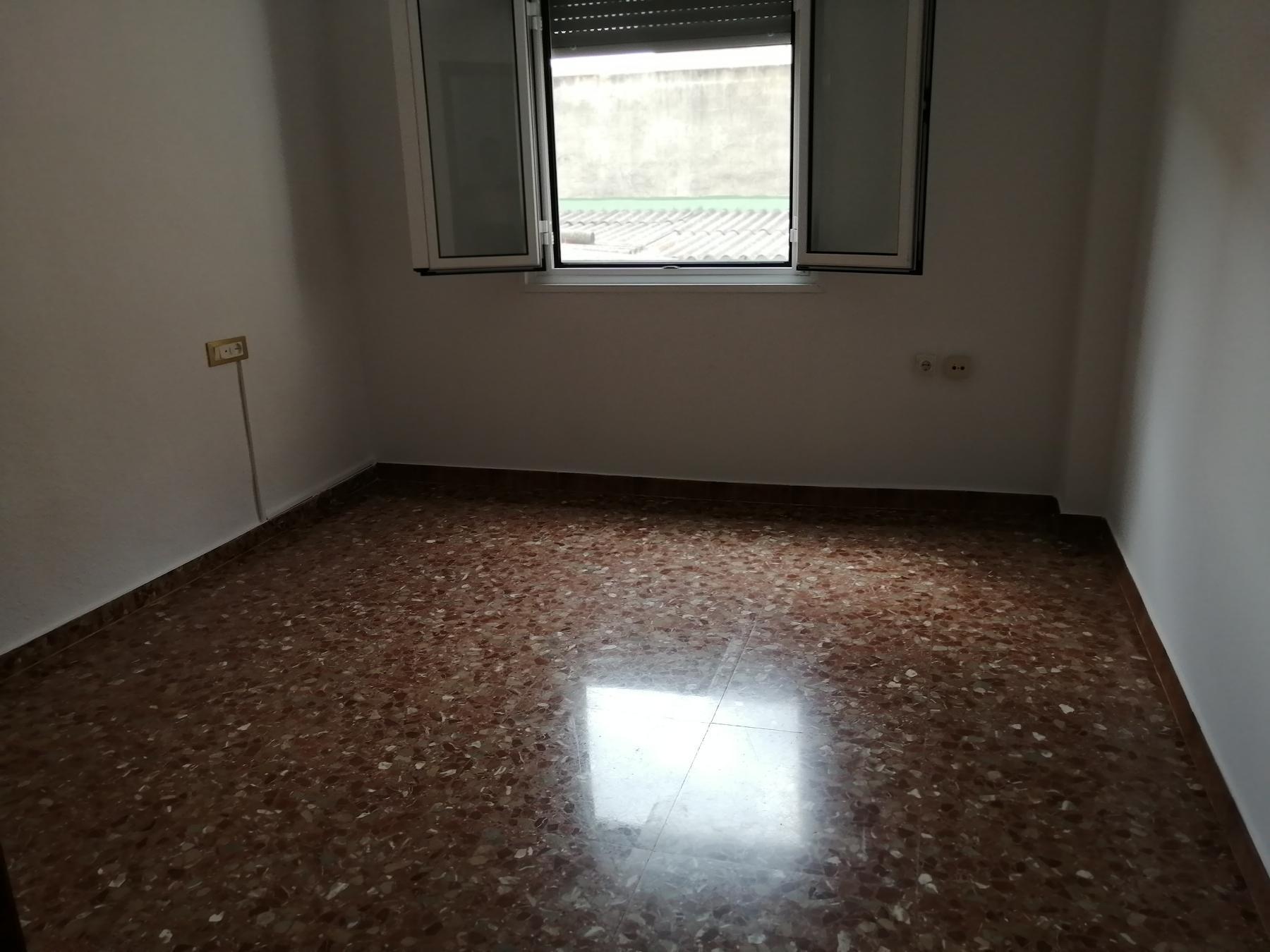 For sale of house in Cheste