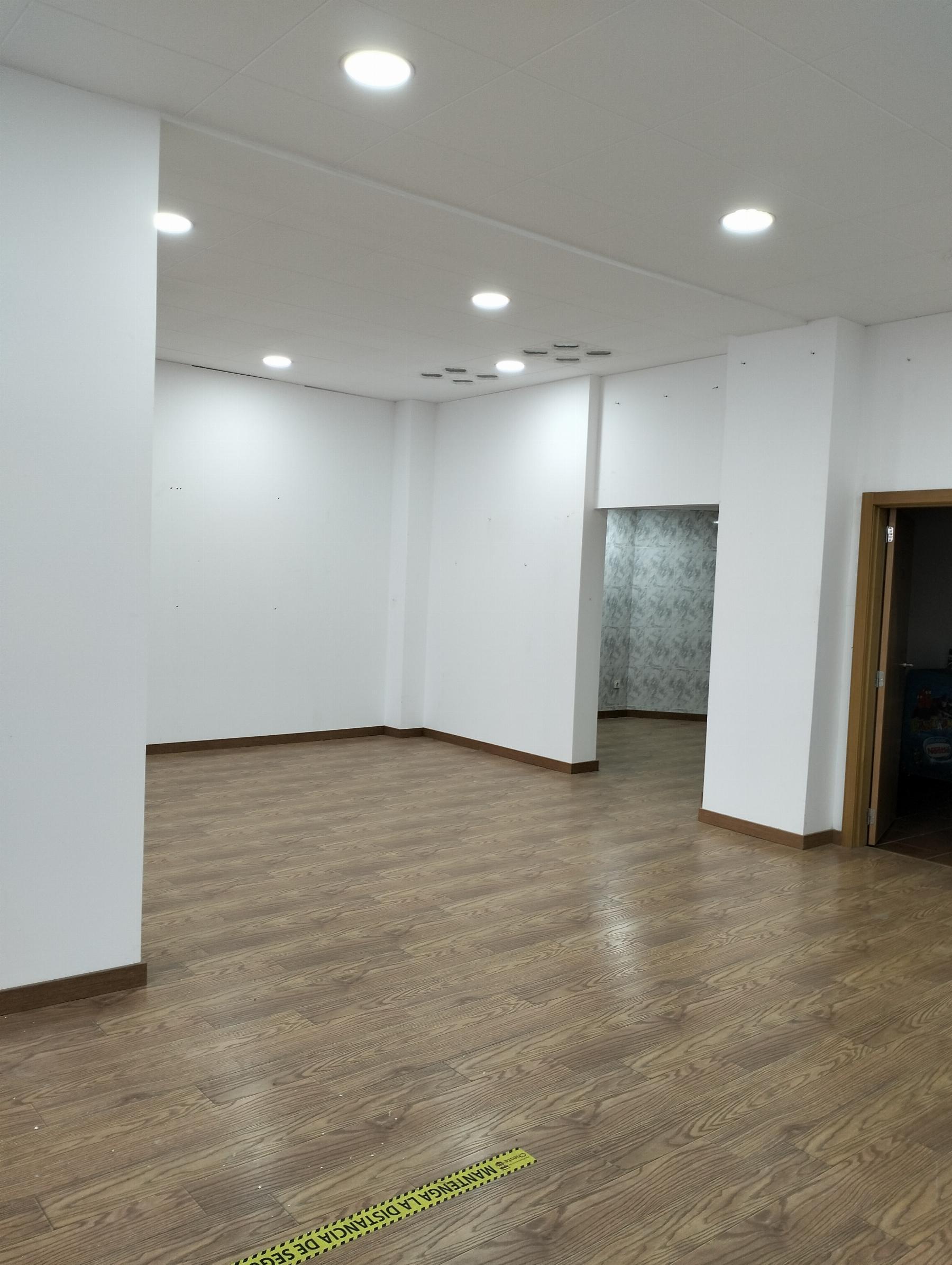 For rent of commercial in Cheste