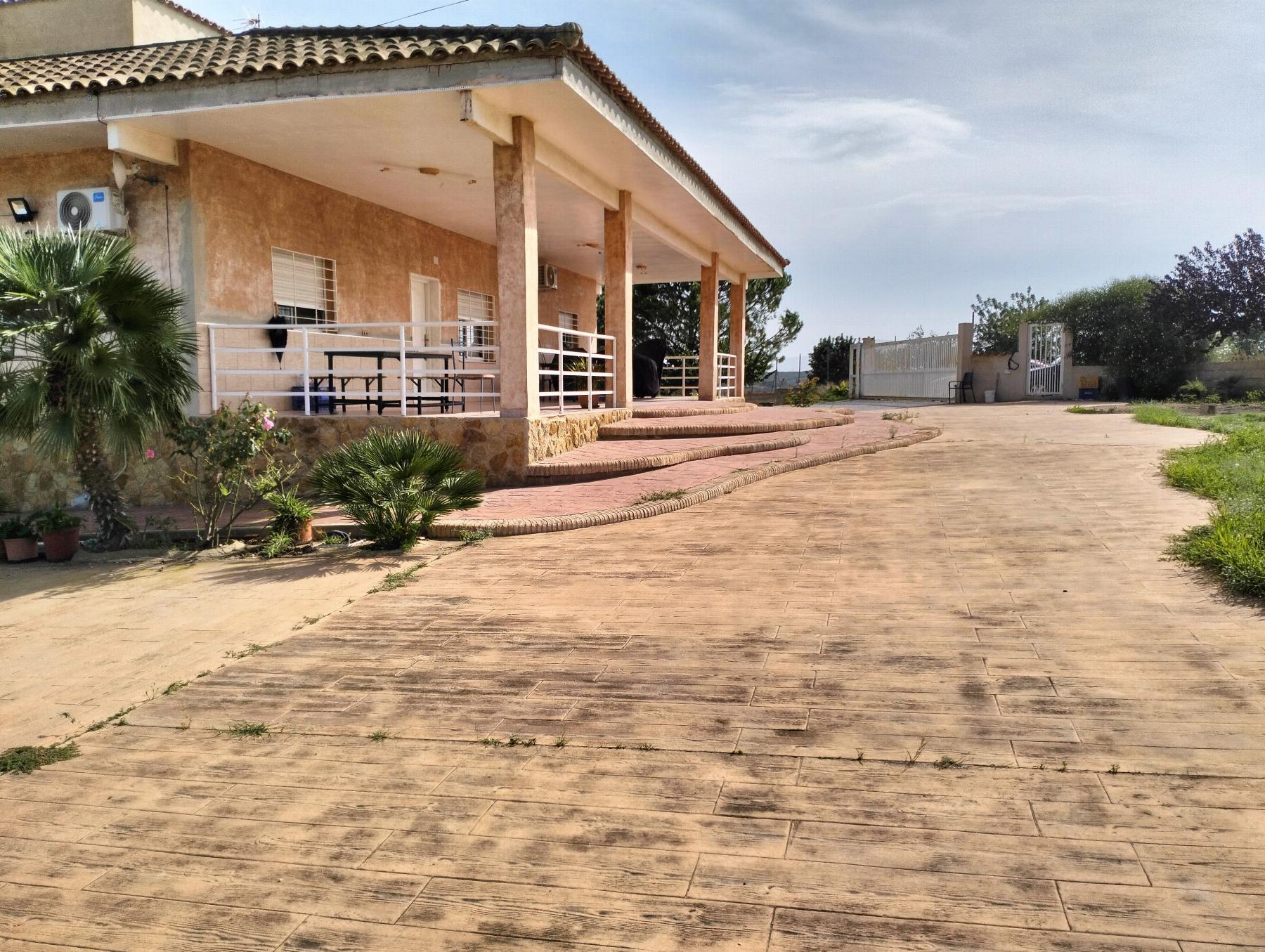 For sale of chalet in Cheste