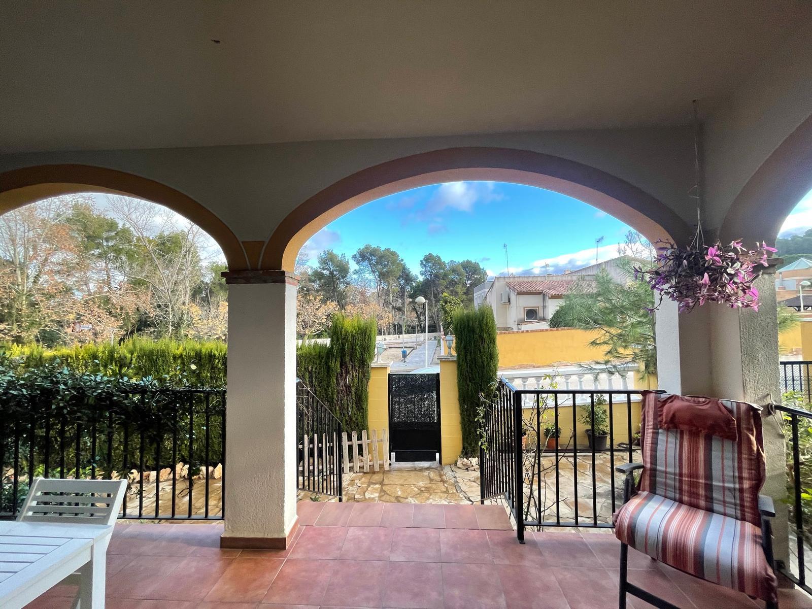 Venta de chalet en Chiva