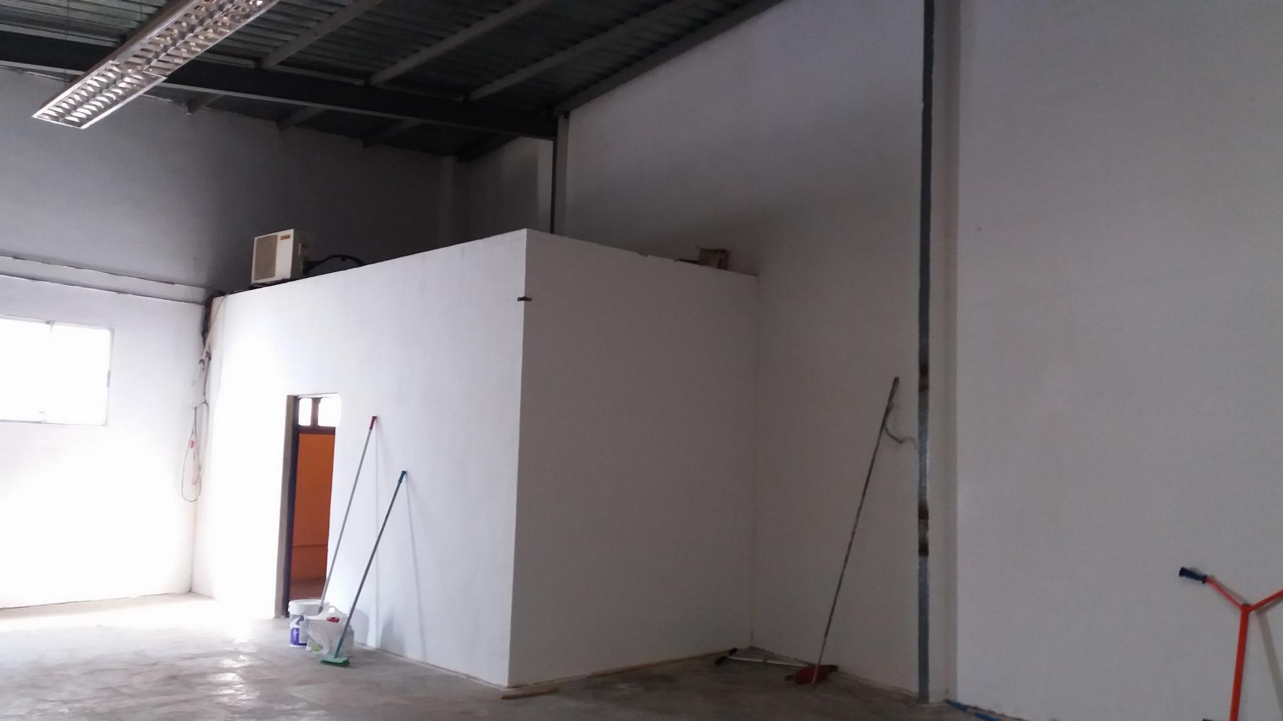 For sale of commercial in Cheste