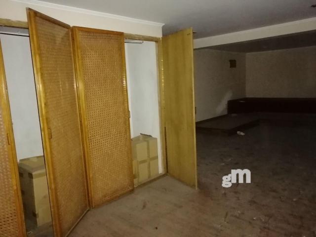 For sale of commercial in Valencia