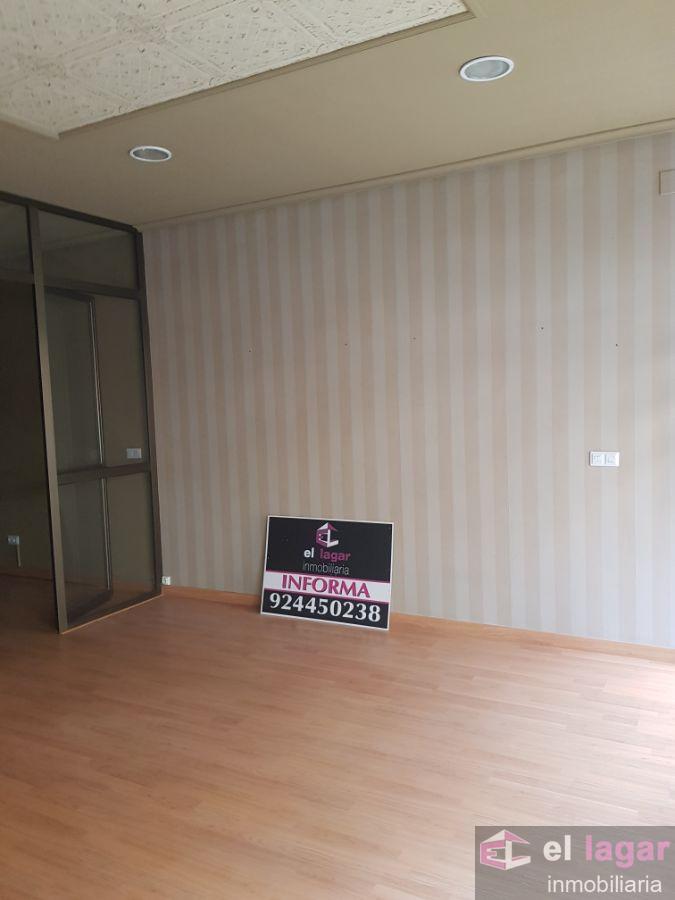 For rent of commercial in Montijo