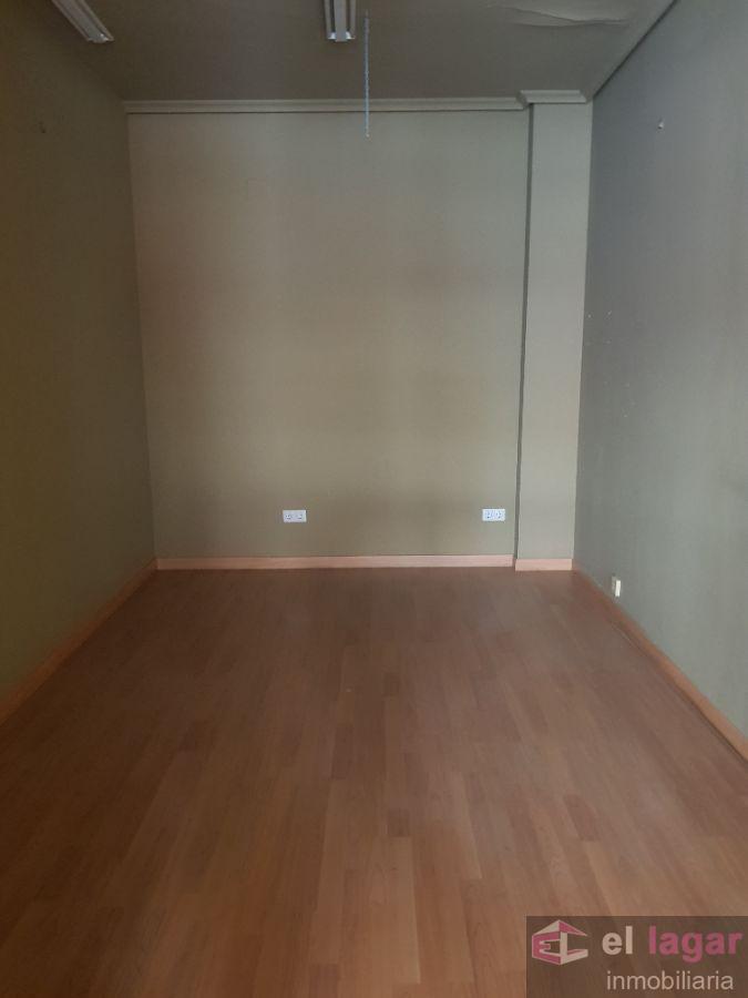 For rent of commercial in Montijo