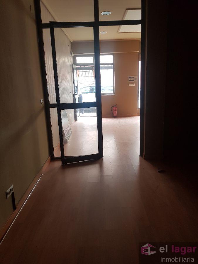 For rent of commercial in Montijo