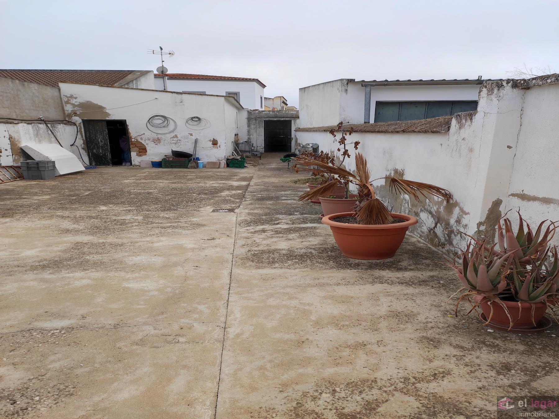 For sale of house in Puebla de la Calzada