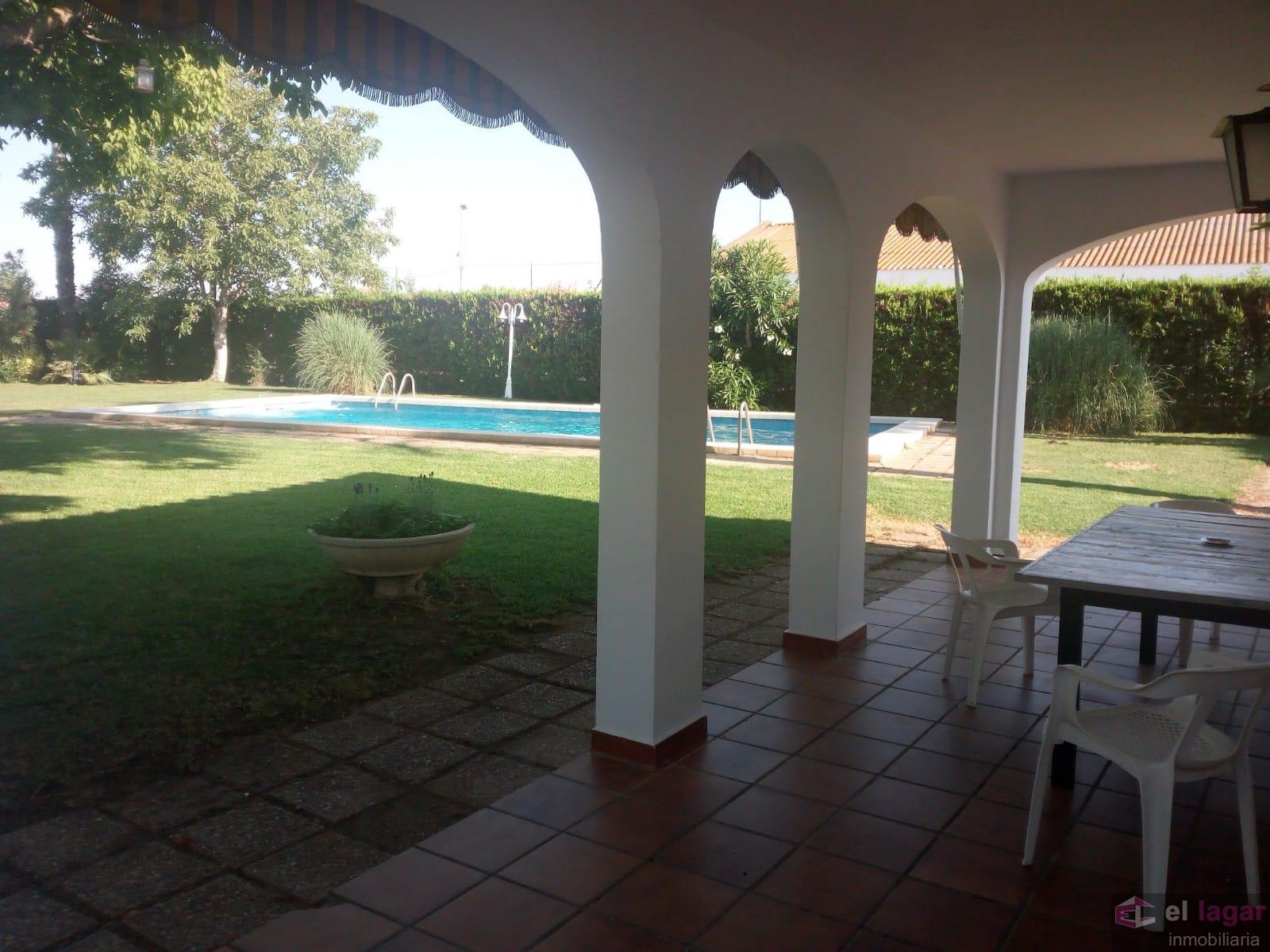 For rent of chalet in Montijo