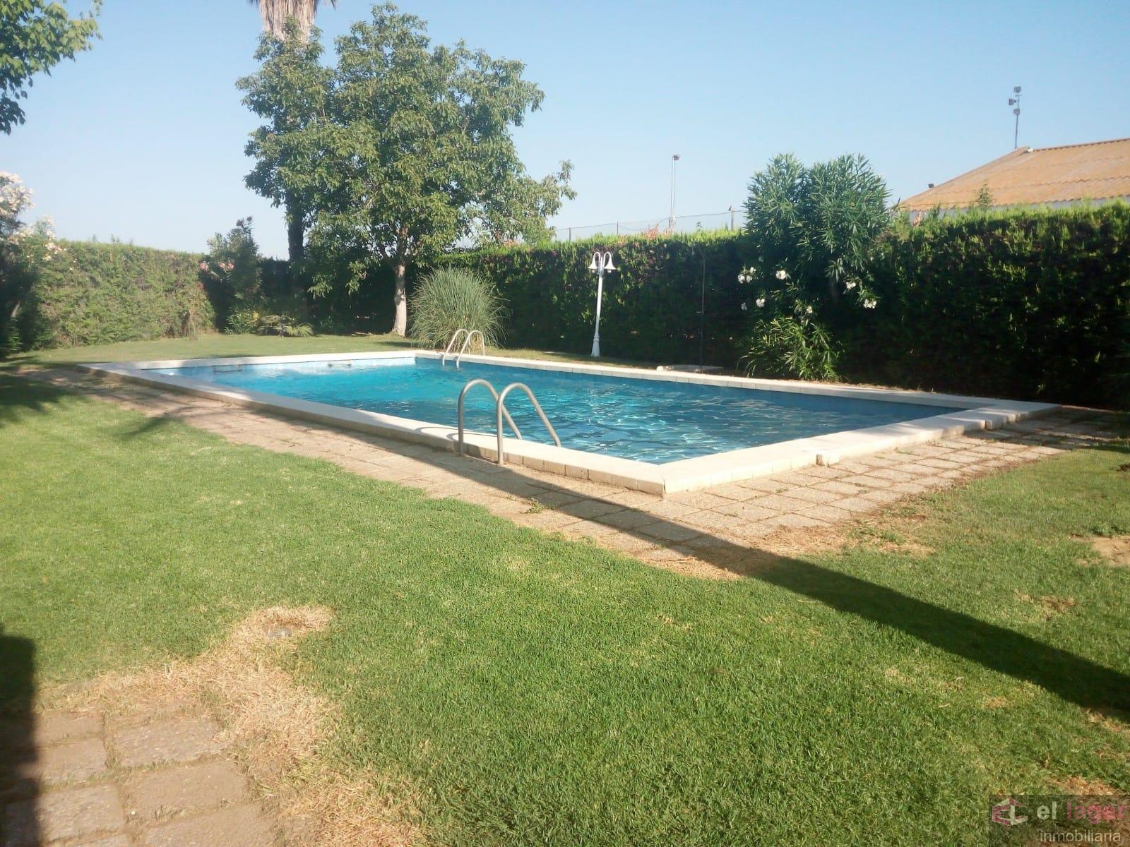 For rent of chalet in Montijo